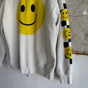 Stay Smiling Smiley Face Sweatshirt Cream Size‎ XL